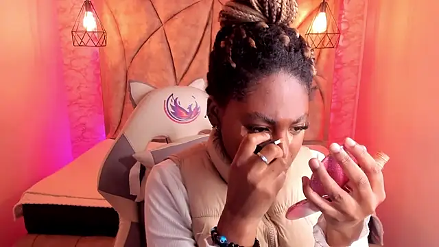 Queen perla  online show from February 1, 2025, 12:37 pm