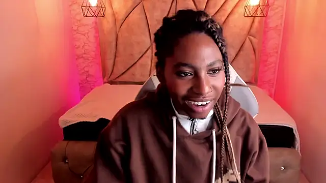 Queen perla  online show from February 13, 2025, 7:21 pm