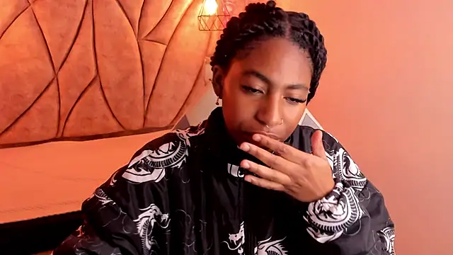 Queen perla  online show from March 11, 2025, 12:17 pm