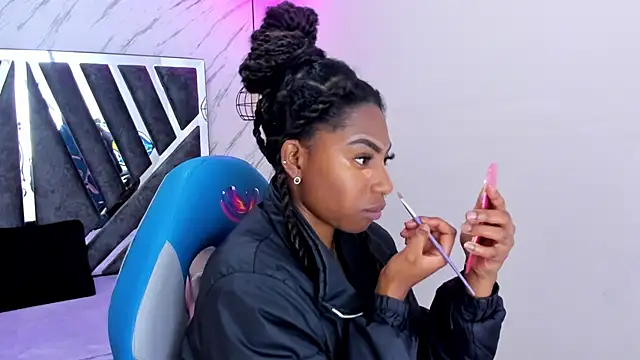 Queen perla  online show from November 8, 2025, 12:16 pm