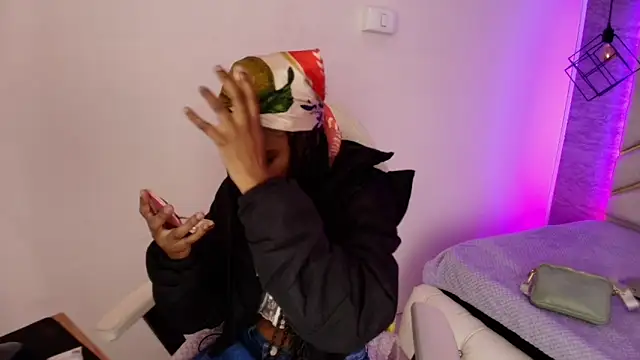 Queen perla  online show from November 17, 2025, 11:38 am