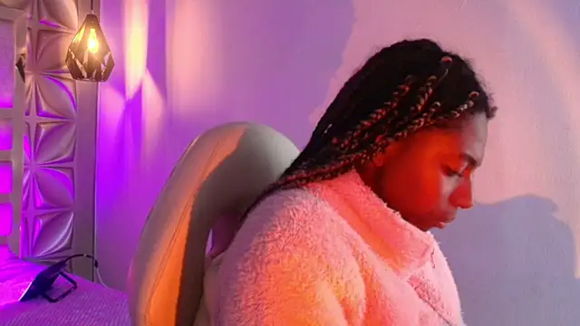 Queen perla  online show from February 1, 2026, 2:48 pm