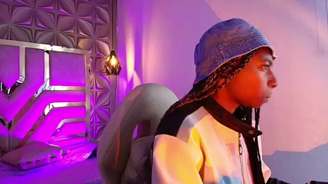 Queen perla  online show from February 14, 2026, 12:02 pm