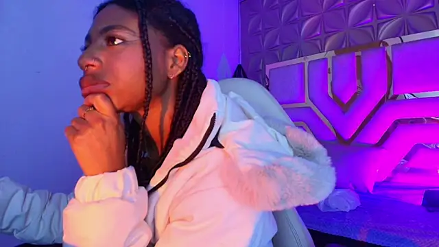 Queen perla  online show from April 19, 2026, 12:15 pm