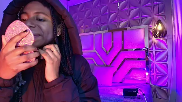 Queen perla  online show from April 22, 2026, 12:18 pm