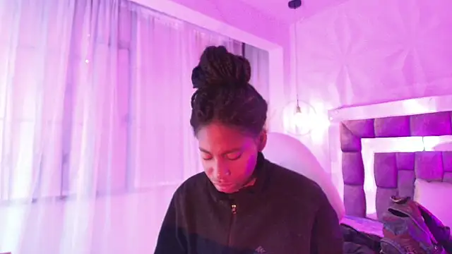 Snapshot of Queen_perla_ chatting on June 24, 2026, 12:37 pm Queen perla online show from June 24, 2026, 12:37 pm