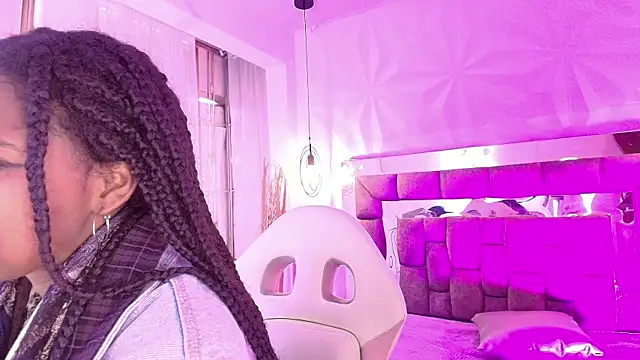 Snapshot of Queen_perla_ chatting on July 12, 2026, 12:40 pm Queen perla online show from July 12, 2026, 12:40 pm