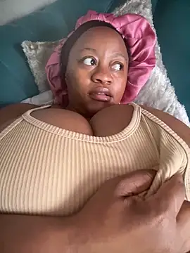 Chubbykarisma27 online show from November 7, 2025, 11:10 am