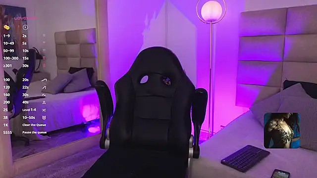 mssjulia online show from January 10, 2025, 11:50 pm