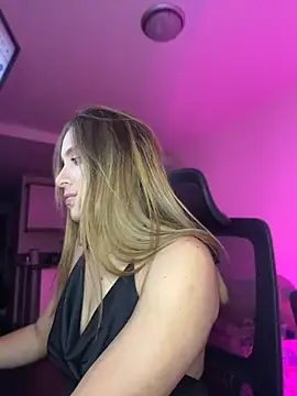 Snapshot of Agnescruzz chatting on May 31, 2026, 8:32 pm Agnescruzz online show from May 31, 2026, 8:32 pm