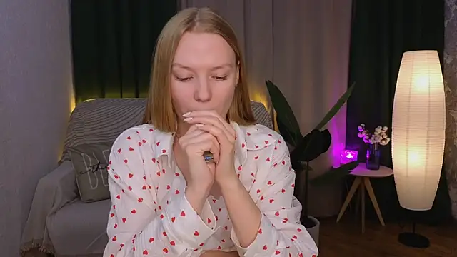 CarolynCohen   online show from January 12, 2025, 5:03 am