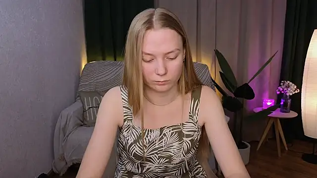 CarolynCohen   online show from February 17, 2025, 2:20 am