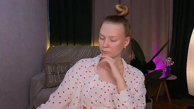 CarolynCohen   online show from February 25, 2025, 8:14 am