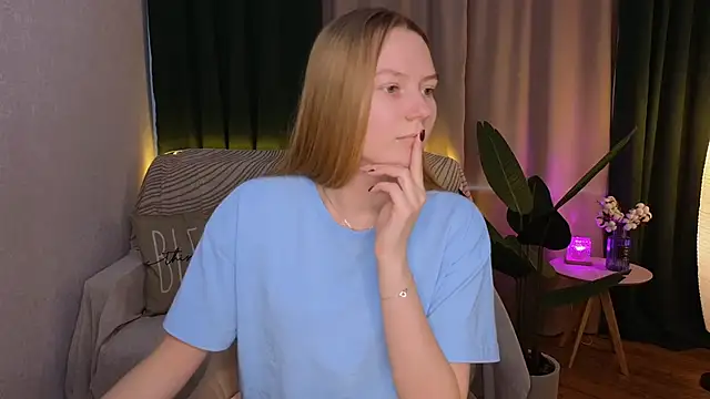 CarolynCohen   online show from March 9, 2025, 8:07 am