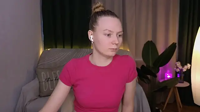 CarolynCohen   online show from March 11, 2025, 5:05 am