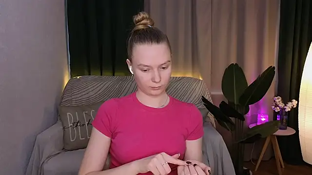 CarolynCohen   online show from March 11, 2025, 8:09 am