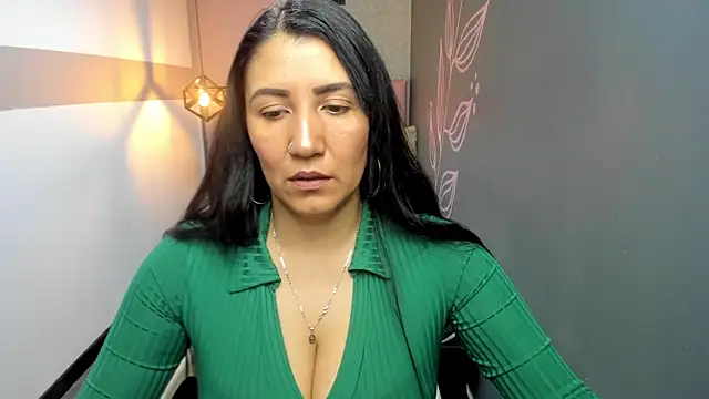 GiaFox  online show from February 5, 2025, 12:38 pm