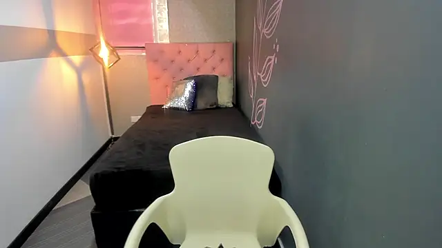 GiaFox  online show from February 8, 2025, 3:31 pm