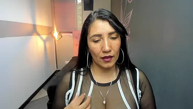 GiaFox  online show from February 8, 2025, 6:33 pm