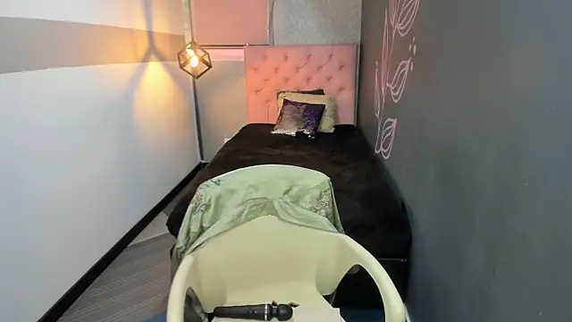 GiaFox  online show from March 10, 2025, 4:14 pm