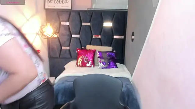 GiaFox  online show from September 9, 2025, 8:41 pm