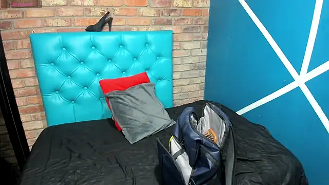 GiaFox  online show from October 8, 2025, 2:04 pm