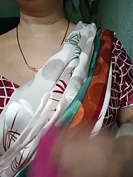 Snapshot of Rosy-B chatting on July 14, 2026, 2:05 am Rosy-B online show from July 14, 2026, 2:05 am