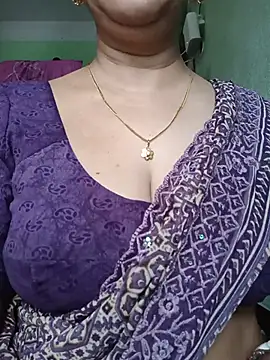 Snapshot of Rosy-B chatting on August 3, 2026, 12:20 am Rosy-B online show from August 3, 2026, 12:20 am