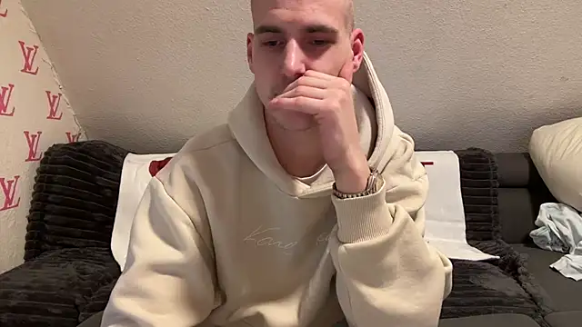 Cookieboy88 online show from February 5, 2025, 9:07 pm