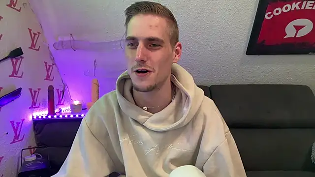 Cookieboy88 online show from April 18, 2026, 5:39 pm