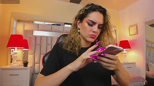 mariiahneedles online show from January 22, 2025, 10:15 pm