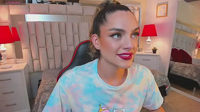 mariiahneedles online show from February 5, 2025, 10:33 pm