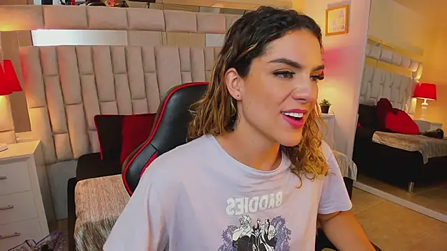 mariiahneedles online show from February 11, 2025, 1:10 am