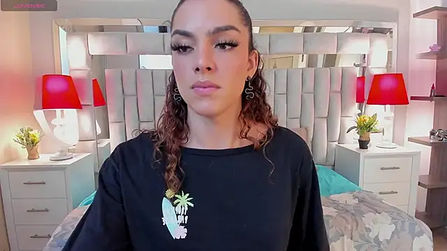 mariiahneedles online show from October 8, 2025, 10:51 pm