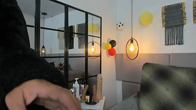 Snapshot of Sweet_camille chatting on July 22, 2026, 2:25 am Sweet camille online show from July 22, 2026, 2:25 am