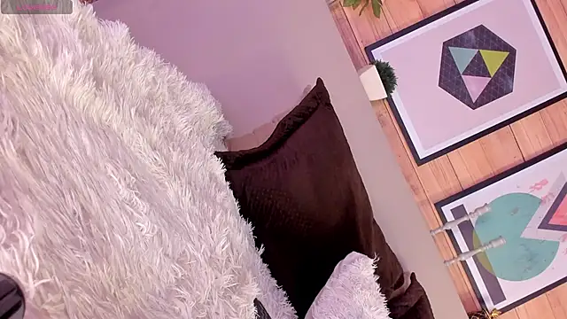 IzzyWild online show from February 25, 2025, 2:44 pm