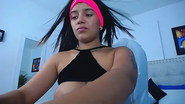 Chiqui milk  online show from January 27, 2025, 11:00 pm