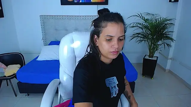 Chiqui milk  online show from February 28, 2025, 2:20 am