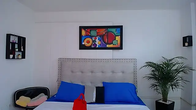 Chiqui milk  online show from March 6, 2025, 7:10 pm