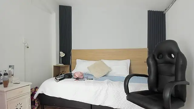 Chiqui milk  online show from November 15, 2025, 8:05 pm