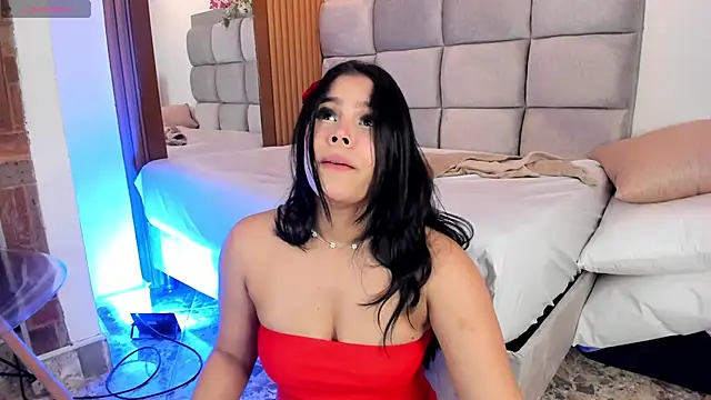 Natasha  Sccott online show from September 9, 2025, 6:07 pm