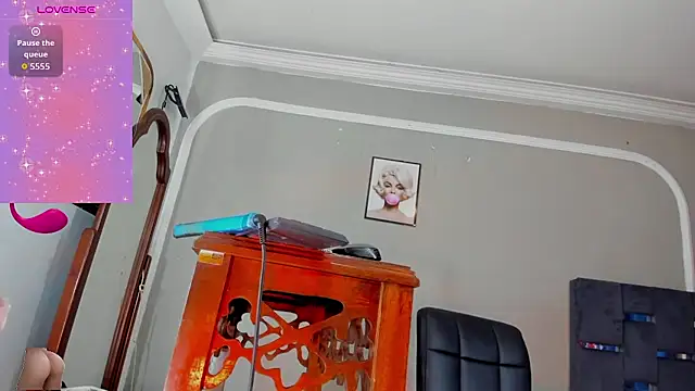 Jimena Grey online show from February 17, 2026, 9:10 pm