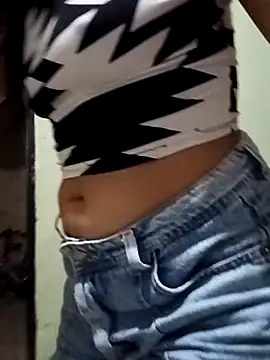 Michellluxo online show from February 15, 2026, 3:14 am