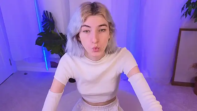 Mia Cheers online show from December 7, 2024, 1:51 pm