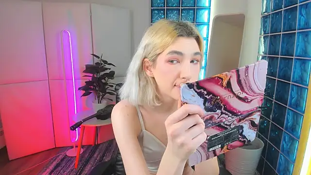 Mia Cheers online show from February 25, 2025, 1:50 pm