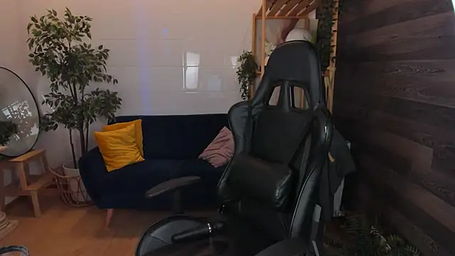 Mia Cheers online show from March 8, 2025, 1:47 pm