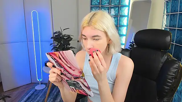 Mia Cheers online show from March 20, 2025, 1:48 pm