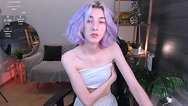 Mia Cheers online show from October 3, 2025, 2:03 pm