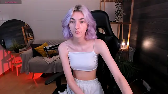 Mia Cheers online show from October 5, 2025, 1:53 pm