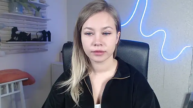 holly xglam online show from December 16, 2024, 6:53 am